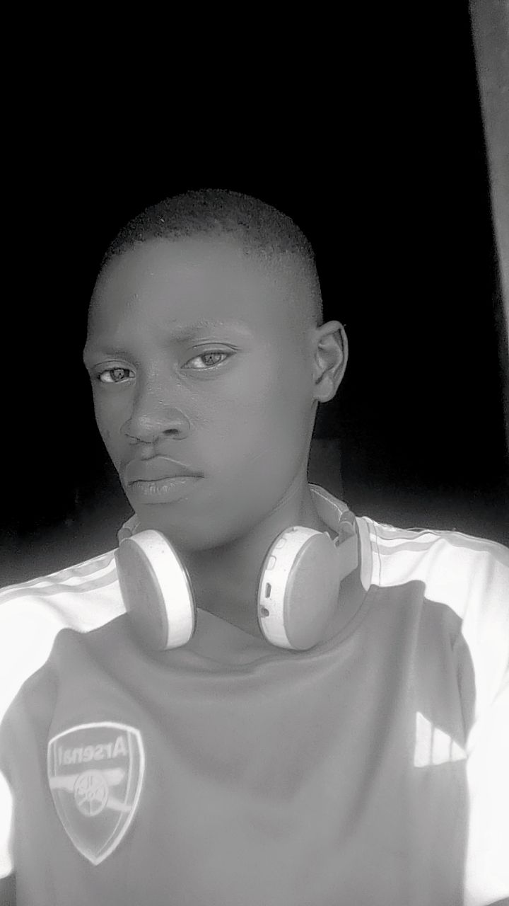 Ezaanug Jetb