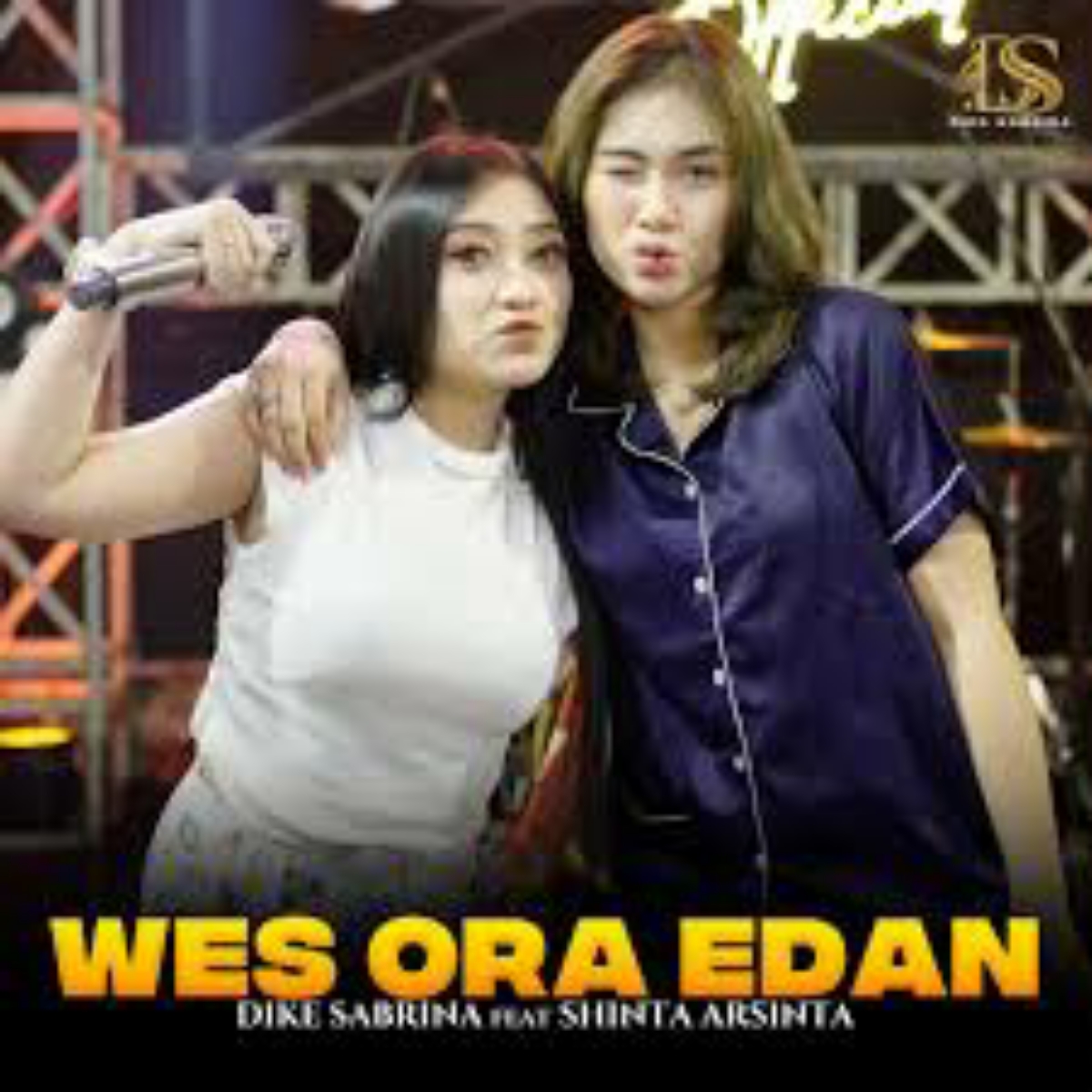 Dike Sabrina Feat Shinta Arsinta