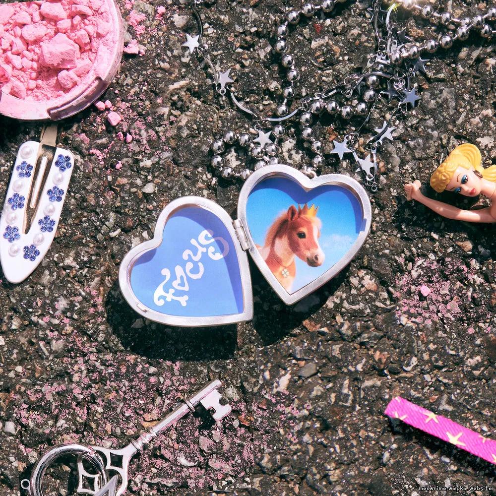 Hearts2Hearts - Blue Moon Mp3