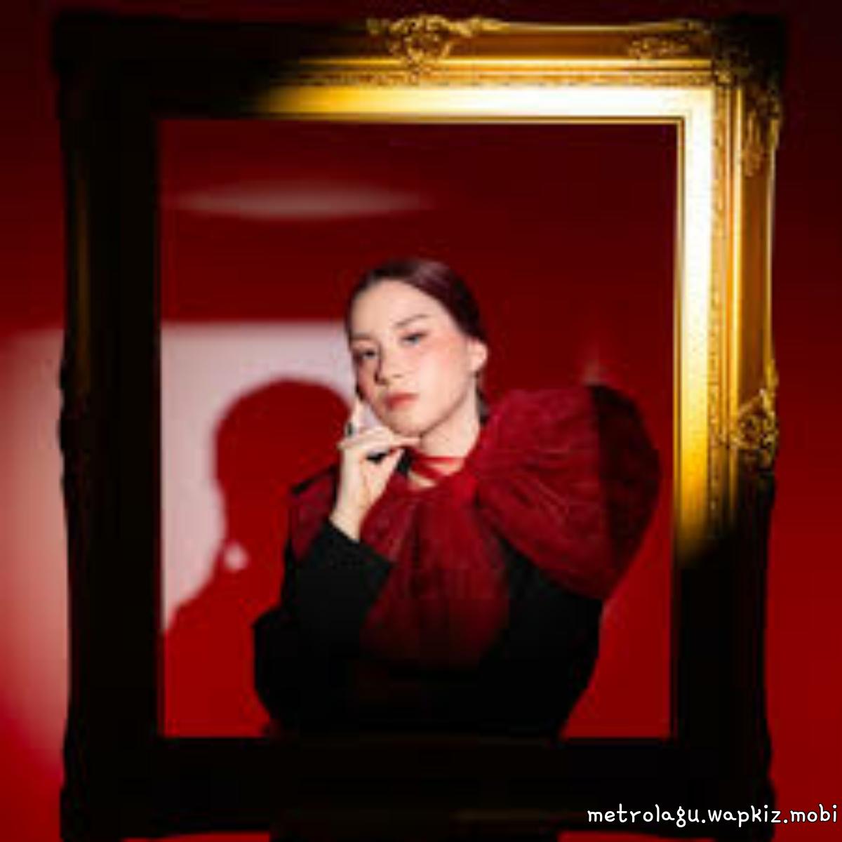 Emma Elliott - Bingkai Emma Elliott - Bingkai