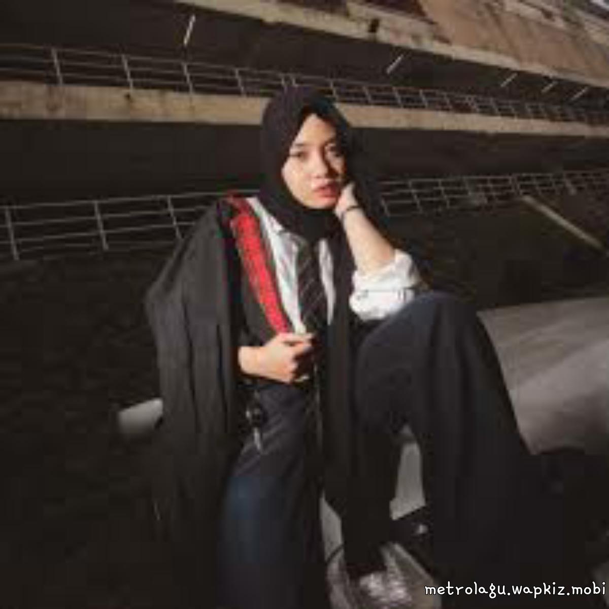 Hanin Dhiya - Biar Kusimpan Sendiri Mp3