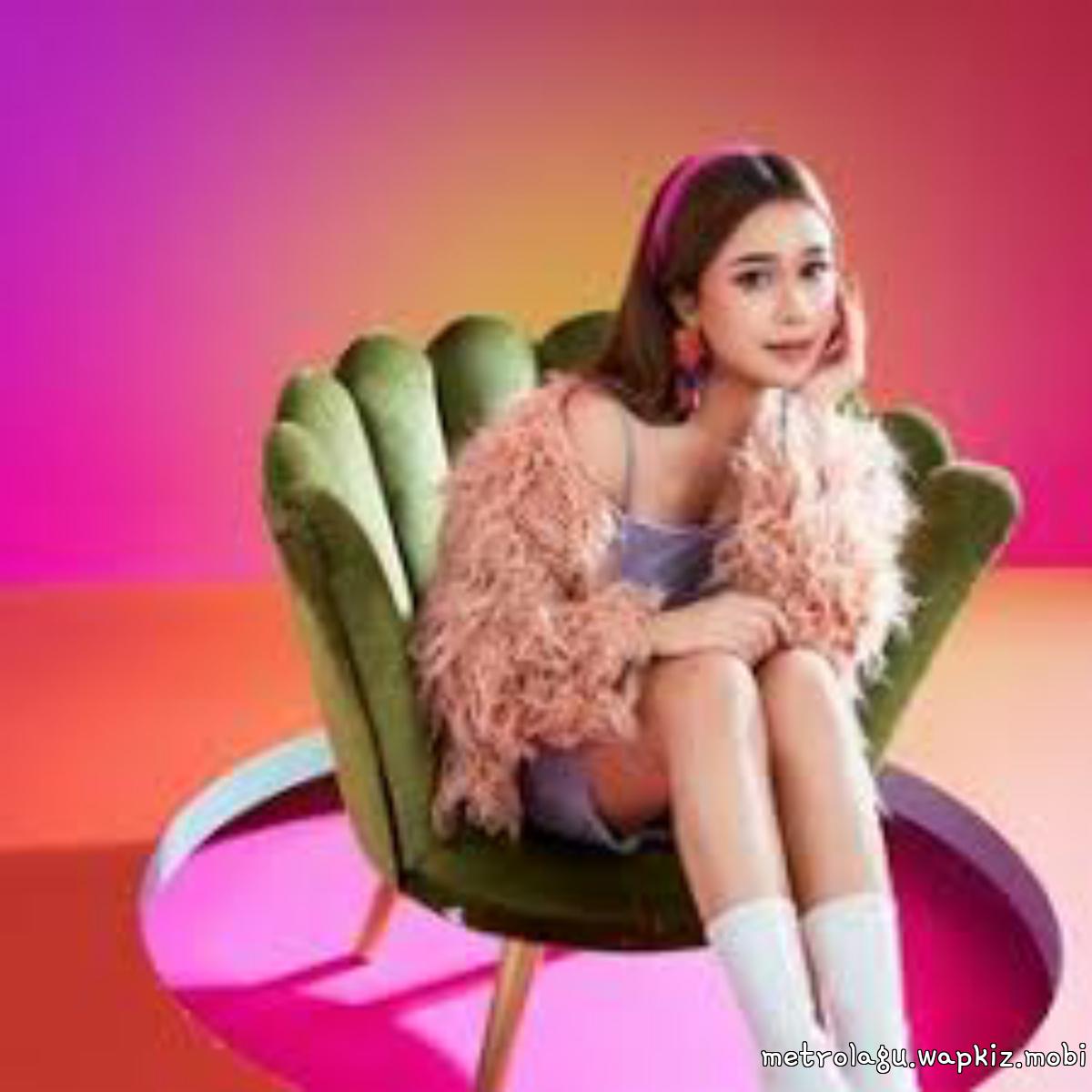 Brisia Jodie - Kisah Baru Orang Lama Mp3